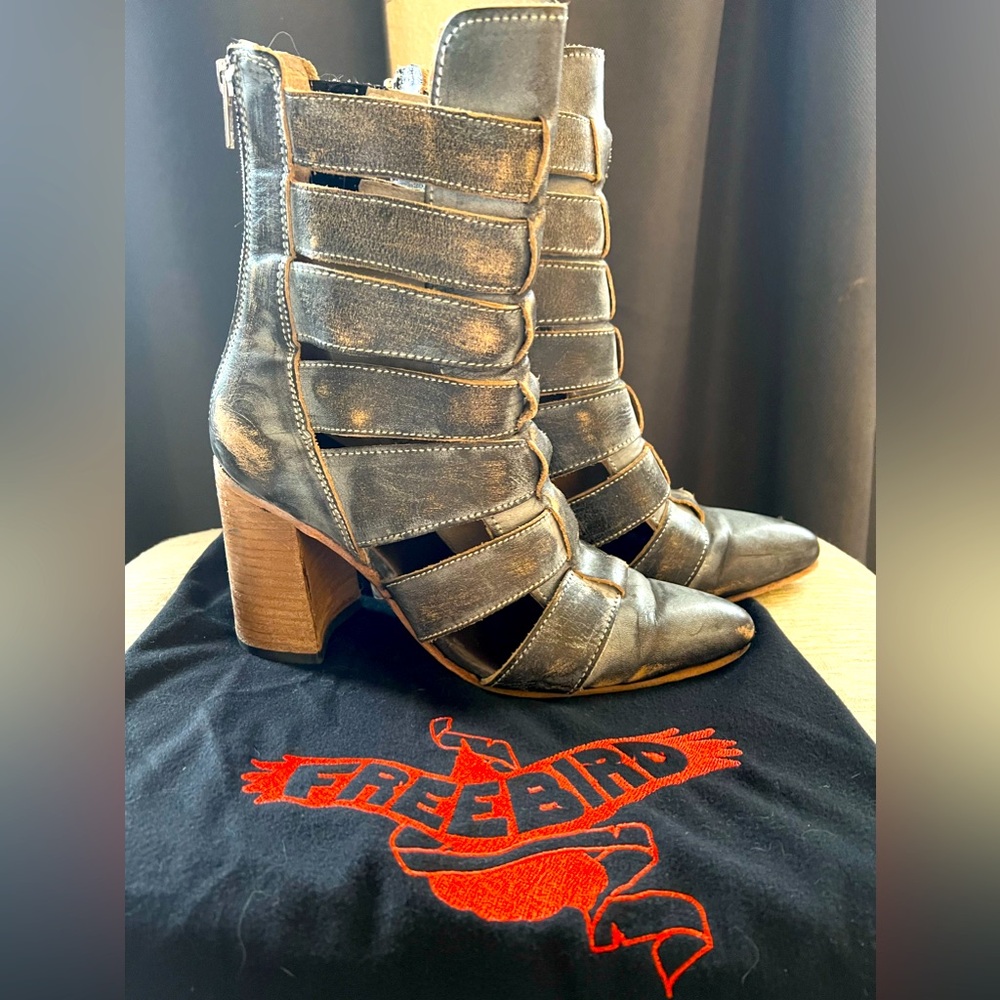 SHOW STOPPER BOOTIES! FREEBIRD JAGGER DISTRESSED BOOTIES. Excellent Condition!